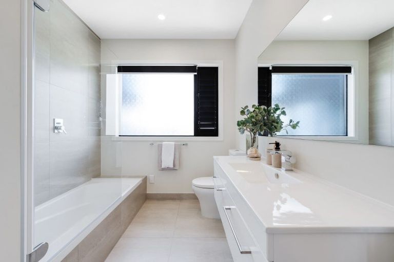 Photo of property in 32c Devon Road, Bucklands Beach, Auckland, 2012