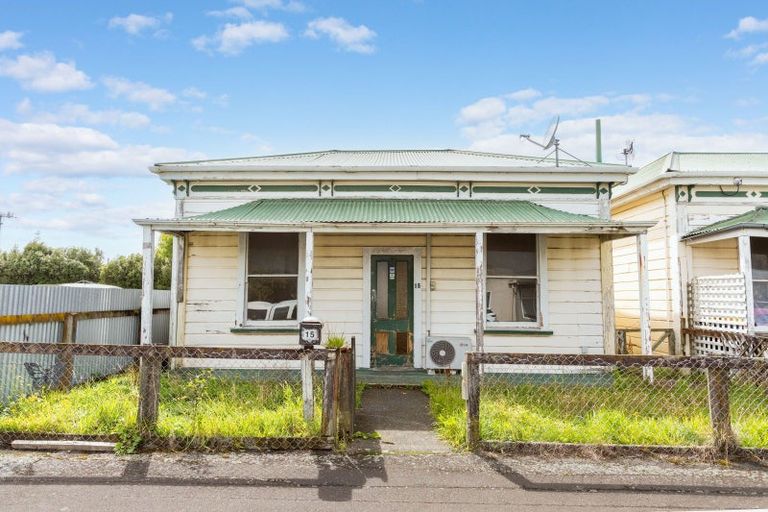 Photo of property in 17 Allardice Street, Dannevirke, 4930