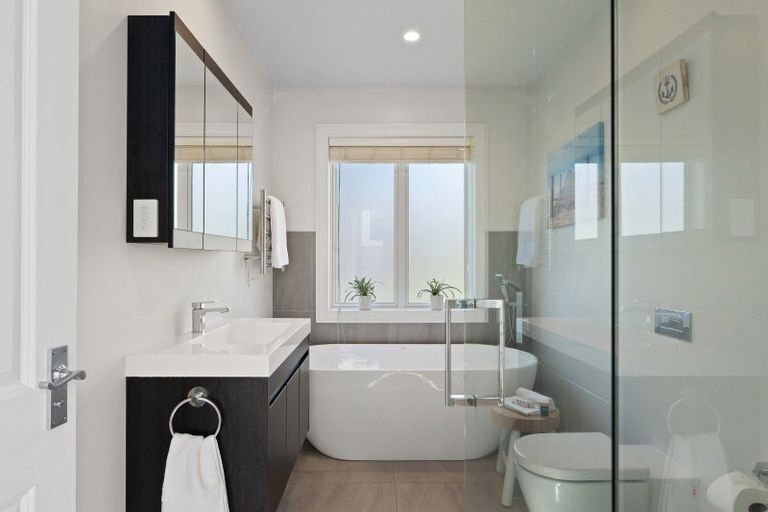 Photo of property in 90 Hawthorne Street, Strowan, Christchurch, 8052