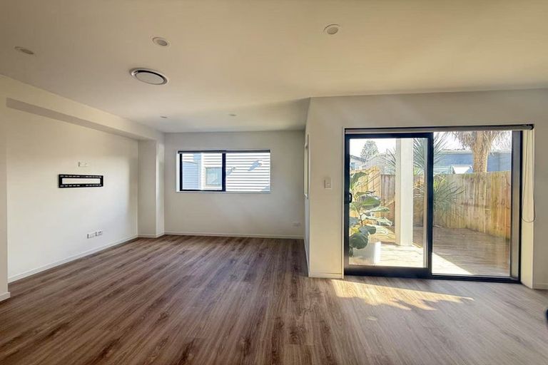 Photo of property in 30c Durham Street, Te Atatu Peninsula, Auckland, 0610