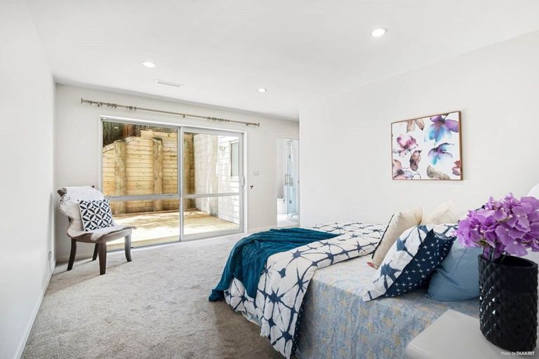 Photo of property in 29 Corricvale Way, Northcross, Auckland, 0630