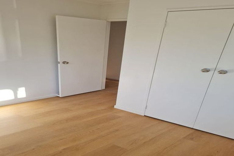 Photo of property in 66e Woodglen Road, Glen Eden, Auckland, 0602