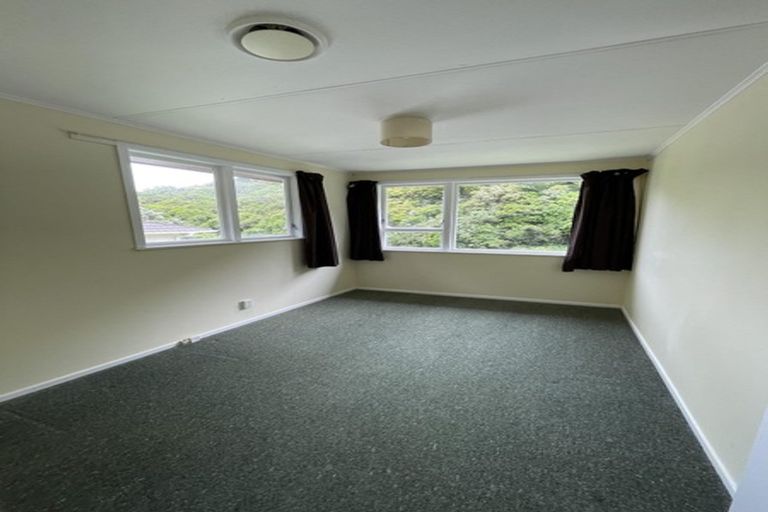 Photo of property in 6 Tobruk Street, Karori, Wellington, 6012