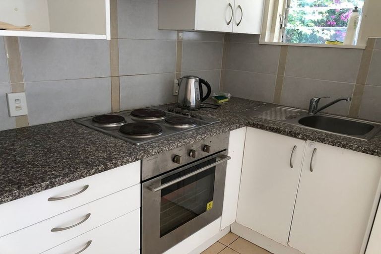 Photo of property in 40 Chatsworth Crescent, Pakuranga Heights, Auckland, 2010