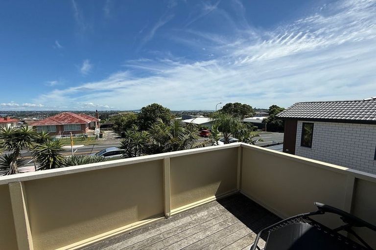 Photo of property in 62 Bradbury Road, Botany Downs, Auckland, 2010