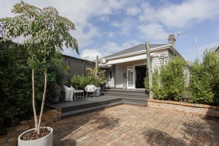 Photo of property in 2/2 Calliope Road, Devonport, Auckland, 0624