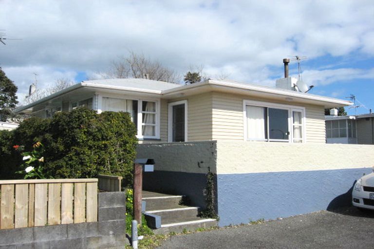 Photo of property in 24 Waiwaka Terrace, Strandon, New Plymouth, 4312