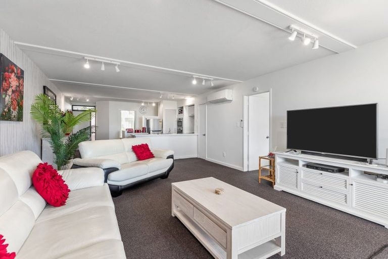 Photo of property in 10 Marine Parade, Mount Maunganui, 3116