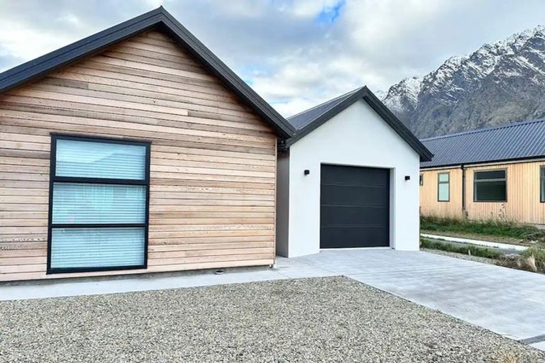 Photo of property in 8 Barn Road, Jacks Point, 9371