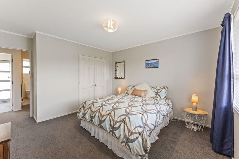 Photo of property in 1/57 Sunbrae Drive, Silverstream, Upper Hutt, 5019