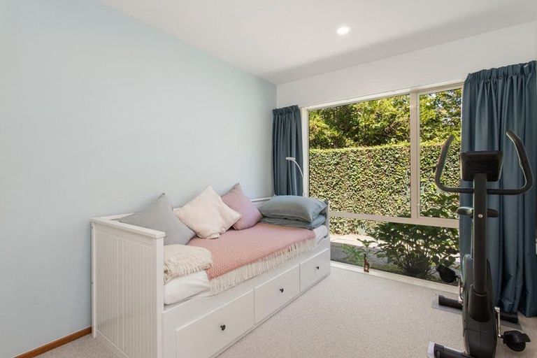 Photo of property in 2/32a Bryndwr Road, Fendalton, Christchurch, 8052