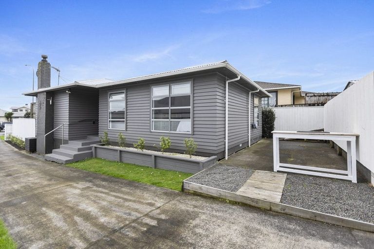 Photo of property in 77 Pohutukawa Place, Bell Block, New Plymouth, 4312