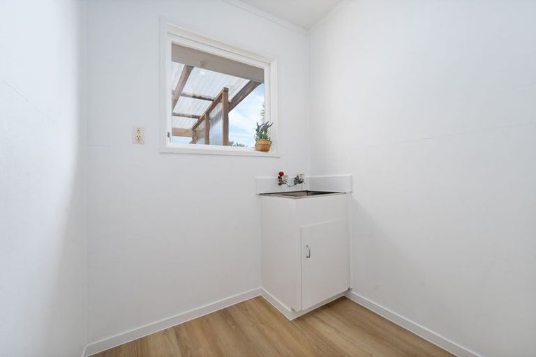 Photo of property in 402 West Coast Road, Glen Eden, Auckland, 0602