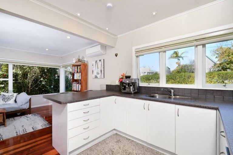 Photo of property in 1/13 Otakau Road, Milford, Auckland, 0620