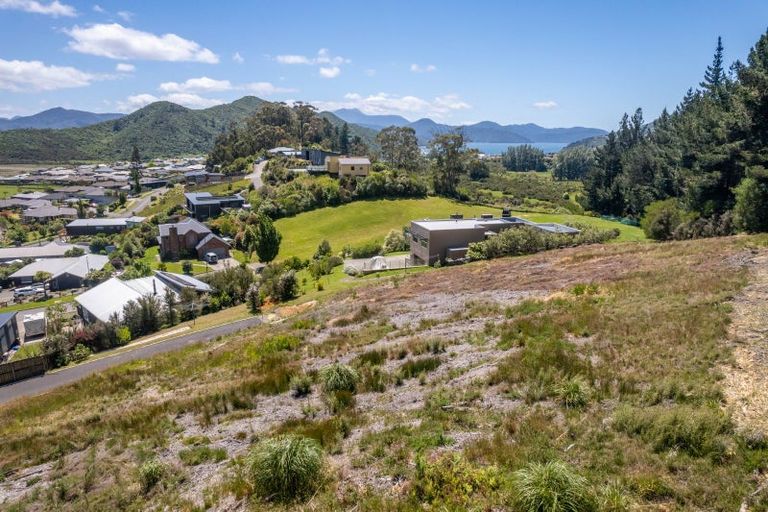 Photo of property in 16 Raukura Rise, Picton, 7220