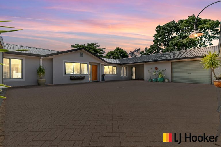 Photo of property in 31 Church Road, Ardmore, Papakura, 2582