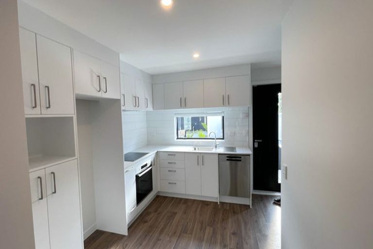 Photo of property in 4 Whanui Place, Mangere Bridge, Auckland, 2022