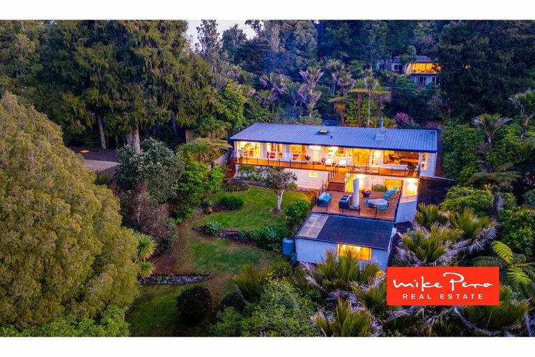 Photo of property in 258 Shaw Road, Titirangi, Auckland, 0604