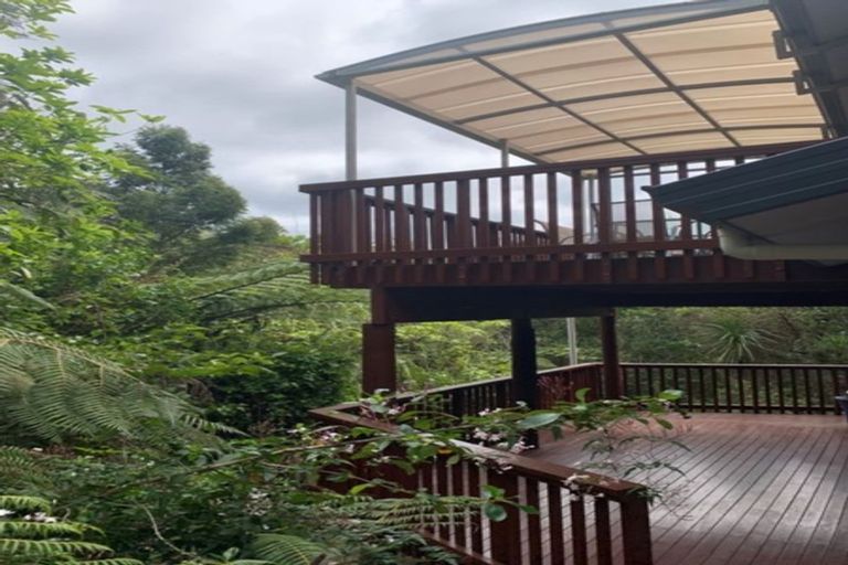 Photo of property in 9 Springwater Vale, Unsworth Heights, Auckland, 0632