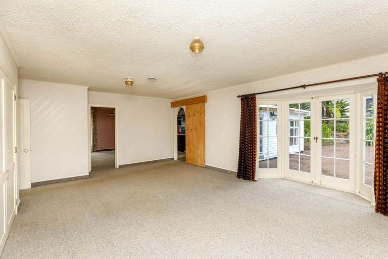 Photo of property in 12 Kitchener Terrace, Moturoa, New Plymouth, 4310