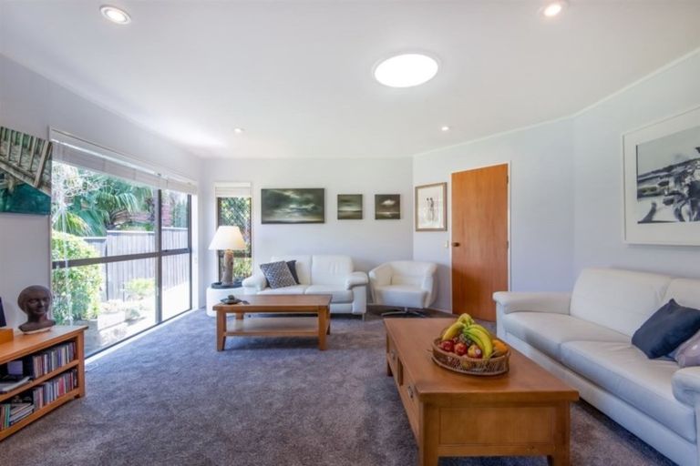 Photo of property in 2/30 Kowhai Road, Campbells Bay, Auckland, 0630