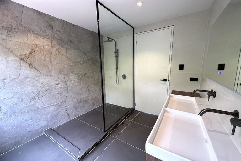 Photo of property in 1/45 Rothesay Bay Road, Rothesay Bay, Auckland, 0630