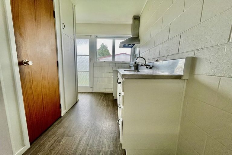 Photo of property in 7/318 Te Atatu Road, Te Atatu South, Auckland, 0610