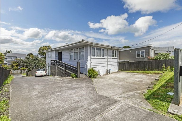 Photo of property in 1/694 East Coast Road, Pinehill, Auckland, 0632
