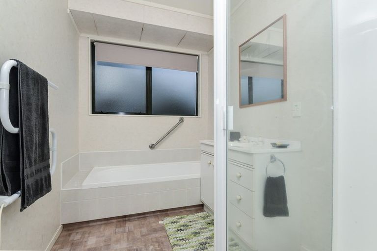 Photo of property in 3a Sandwich Road, St Andrews, Hamilton, 3200