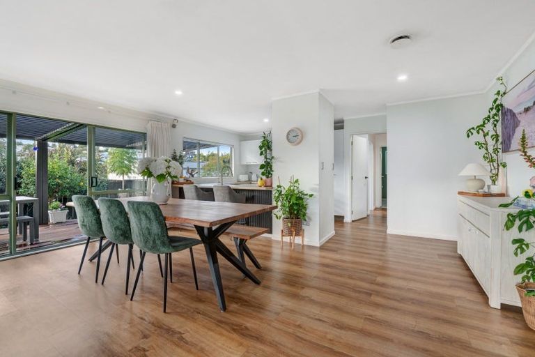 Photo of property in 1/2 Langton Road, Stanmore Bay, Whangaparaoa, 0932