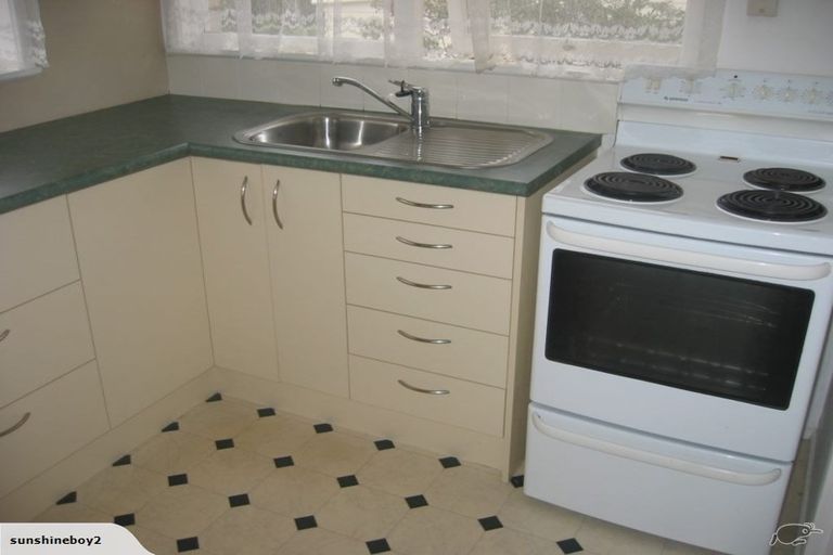 Photo of property in 2/31 Marcel Place, Glenfield, Auckland, 0629