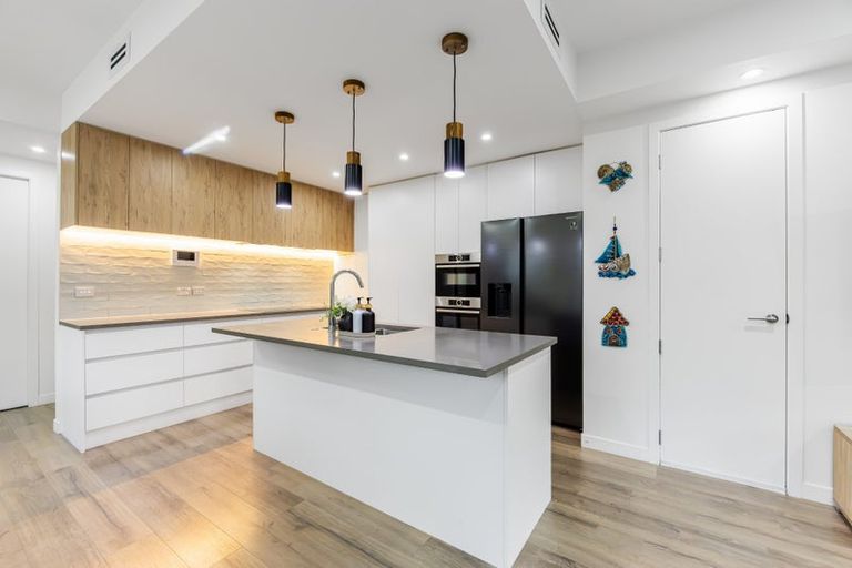 Photo of property in 8 Windlass Street, Long Bay, Auckland, 0630