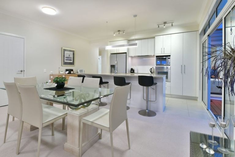 Photo of property in 2 Sunshine Terrace, Orewa, 0931