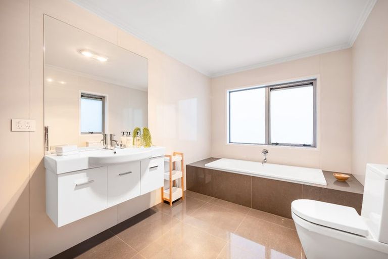 Photo of property in 8 Tuatini Place, Long Bay, Auckland, 0630