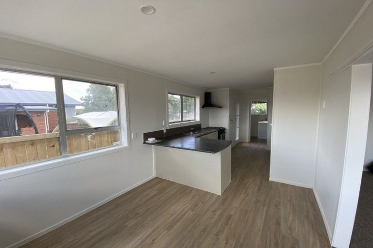 Photo of property in 2b London Terrace, Highlands Park, New Plymouth, 4312