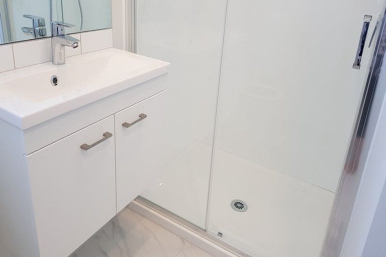 Photo of property in 1/51 Wharf Road, Te Atatu Peninsula, Auckland, 0610