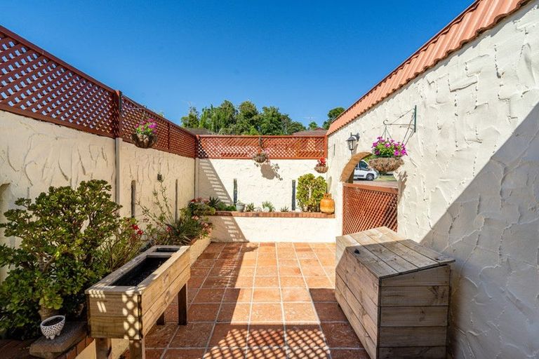 Photo of property in 20 Robin Lane, Browns Bay, Auckland, 0630