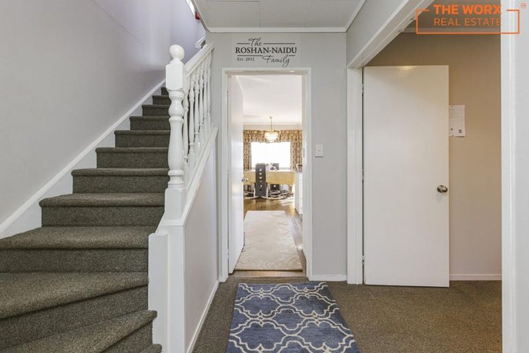 Photo of property in 33 Ribbonwood Crescent, Goodwood Heights, Auckland, 2105