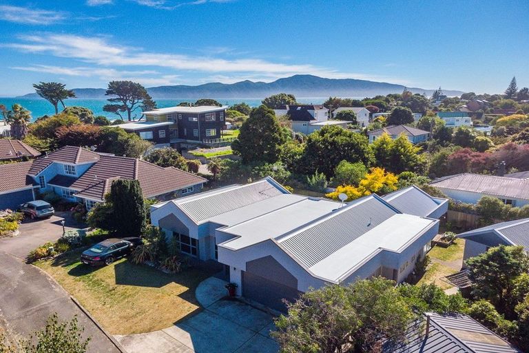 Photo of property in 2 Tainui Street, Raumati Beach, Paraparaumu, 5032