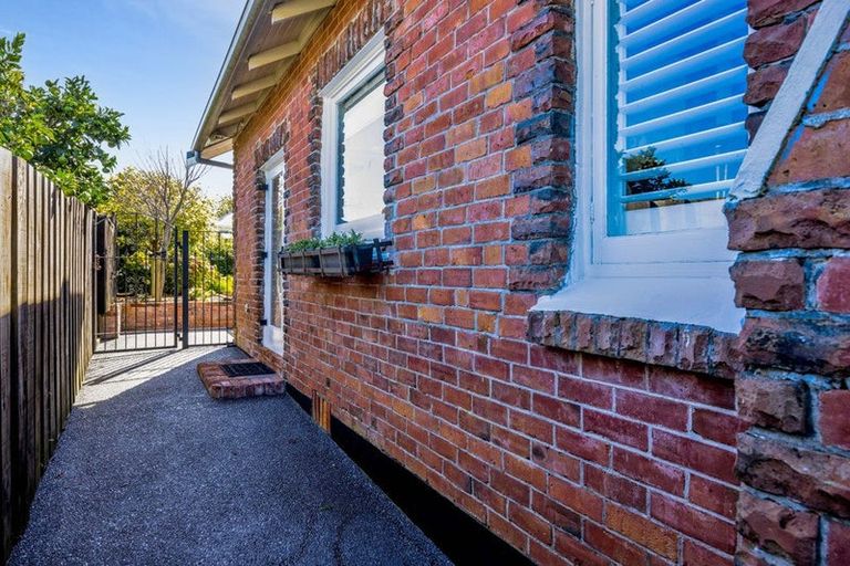 Photo of property in 20 Wallace Place, Westown, New Plymouth, 4310