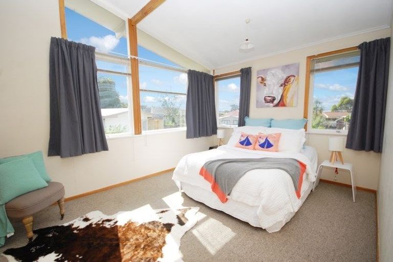 Photo of property in 15 Edgewater Drive, Pakuranga, Auckland, 2010