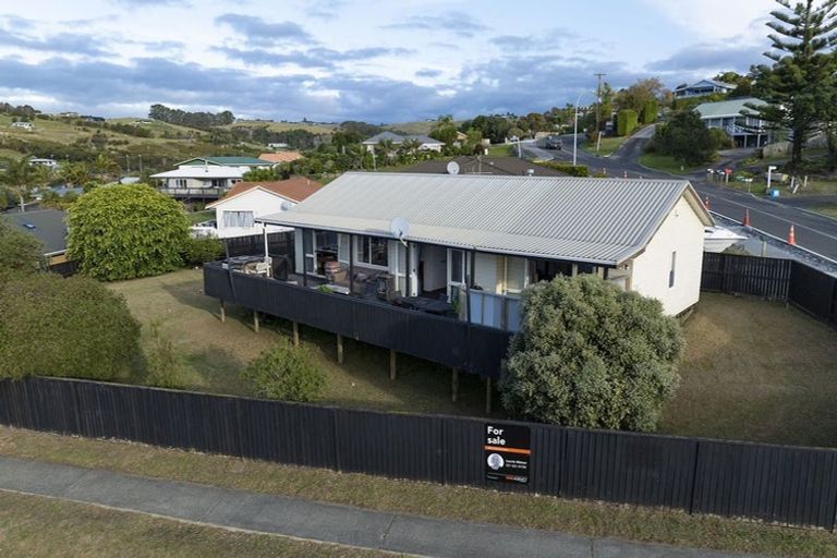 Photo of property in 2 Cable Bay Block Road, Cable Bay, 0420