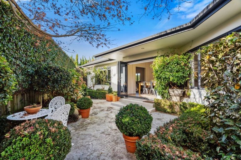 Photo of property in 27 Napier Street, Jervoistown, Napier, 4112