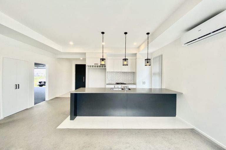 Photo of property in 71 Hayfield Way, Karaka, Papakura, 2113