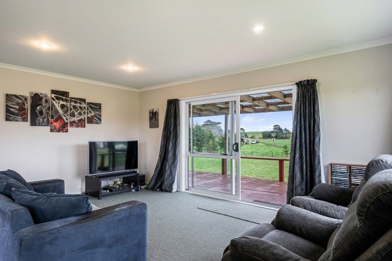 Photo of property in 421 Muhunoa West Road, Ohau, Levin, 5570