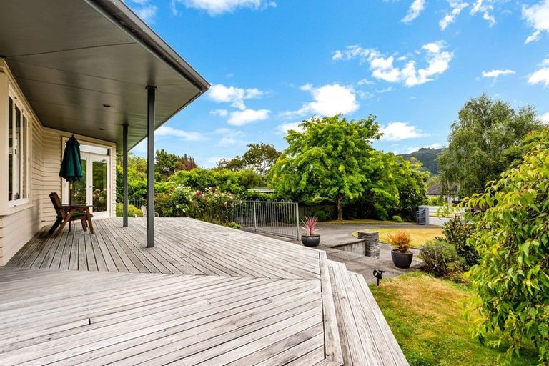 Photo of property in 72 Heretaunga Square, Silverstream, Upper Hutt, 5019