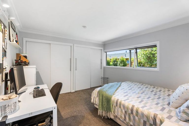 Photo of property in 2/52 Maxwelton Drive, Mairangi Bay, Auckland, 0630