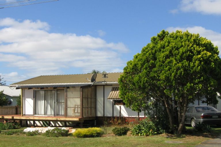 Photo of property in 3/8 Drome View Place, Beach Haven, Auckland, 0626