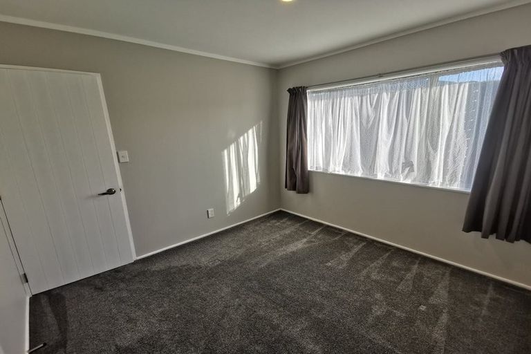 Photo of property in 1 Marbella Drive, Massey, Auckland, 0614