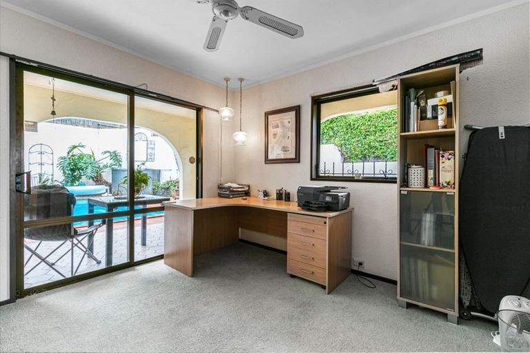 Photo of property in 3/2 Beach Road, Castor Bay, Auckland, 0620